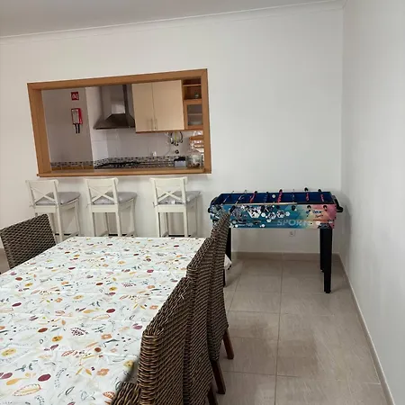 100 M 2 Bedrooms Algarve Sweet Апартаменты